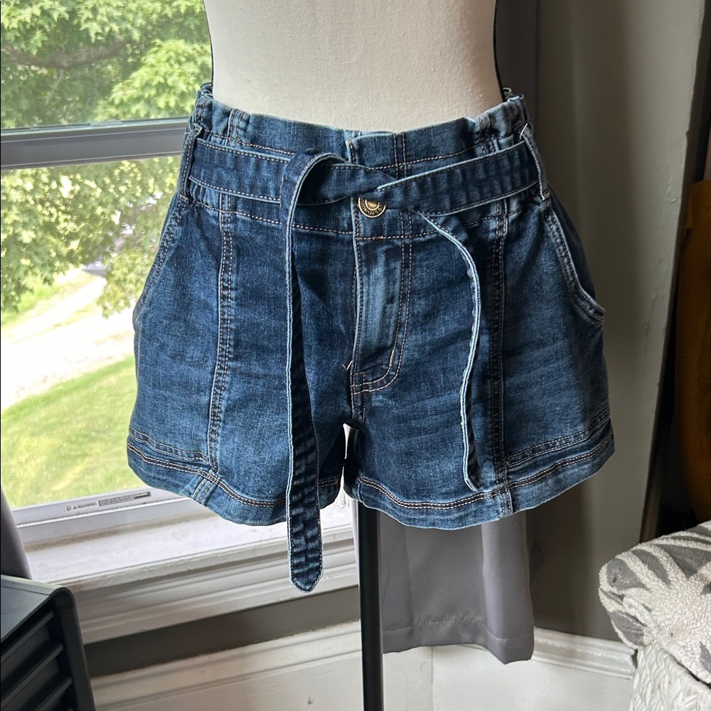 Maurices Denim Blue Jean Shorts with Tie Belt